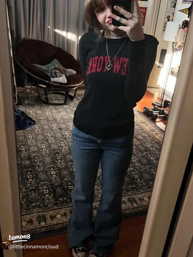 Graphic Long-Sleeve and Flared Jeans: Nostalgic Downtown Cool Graphic Long-Sleeve and Flared Jeans: Nostalgic Downtown Cool — Downtown Girl Outfits