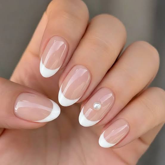 Medium Oval Minimalist Pearl French — Wedding Nails
