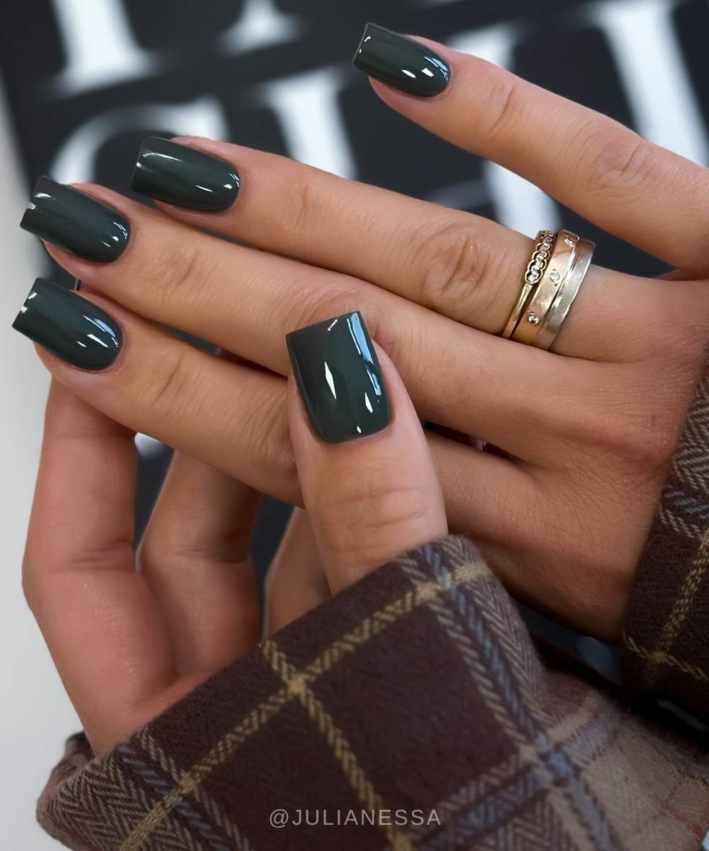 Minimalist Stripe Grey-Green Gloss Minimalist Stripe Grey-Green Gloss — Dark Green Nails