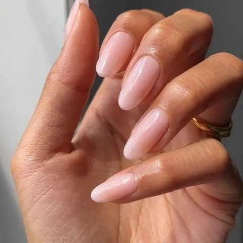 Pearlescent Glow Medium Oval Nails — Bubble Bath Nails