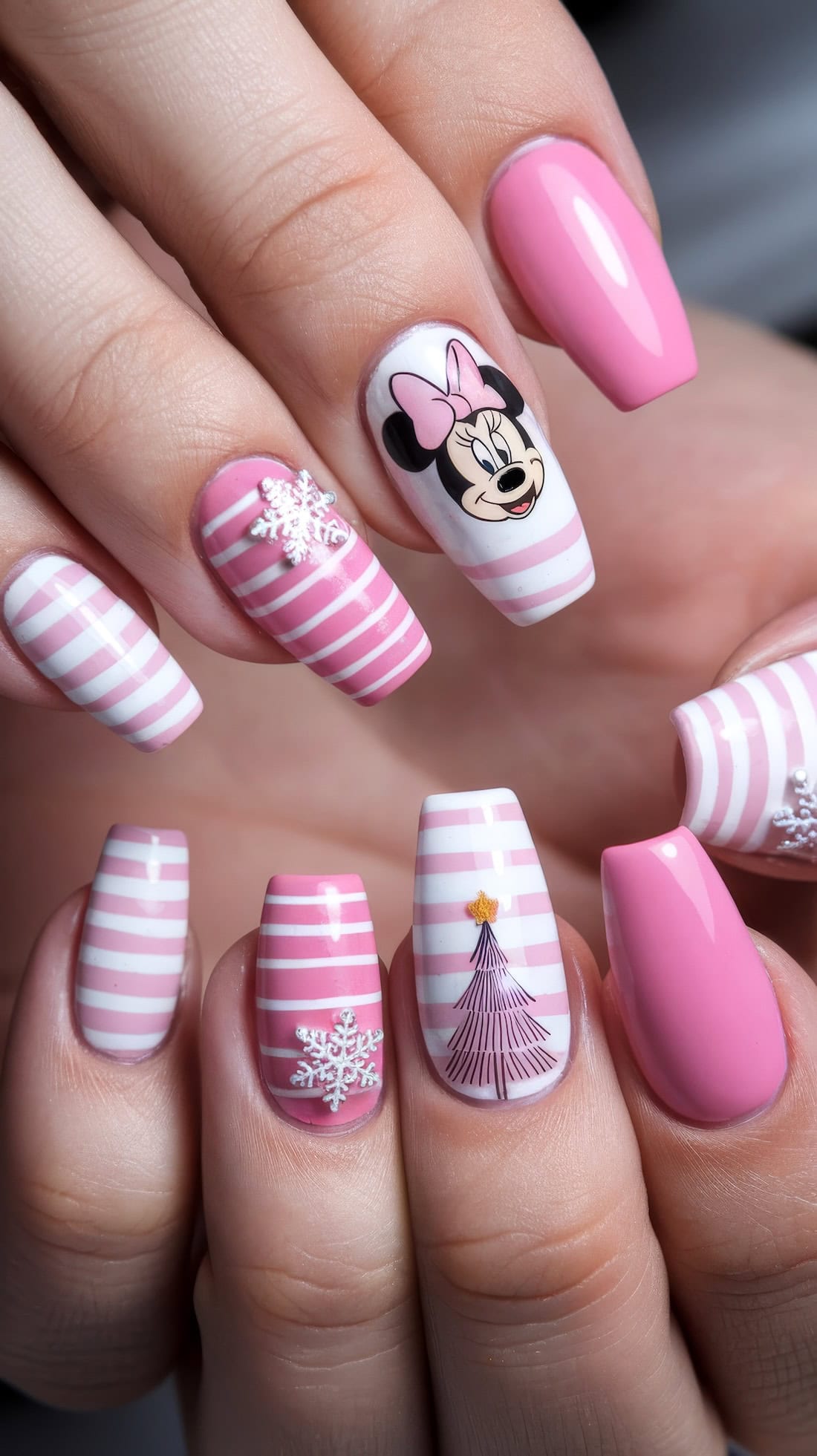 Minnie Mouse Christmas Nails — Disney Nails