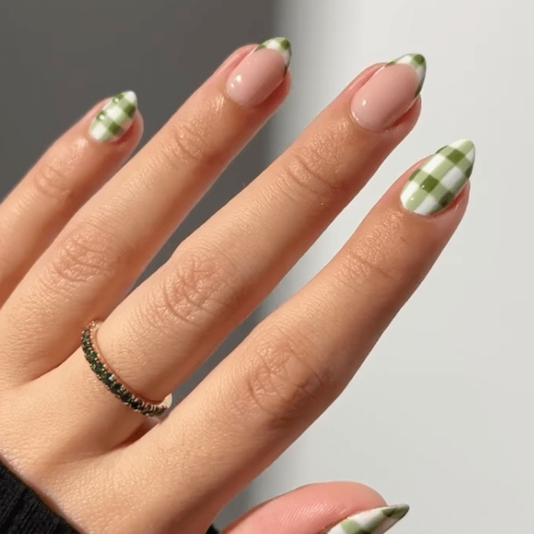 Gingham French Tip Medium Almonds Gingham French Tip Medium Almonds — Checkered Nails