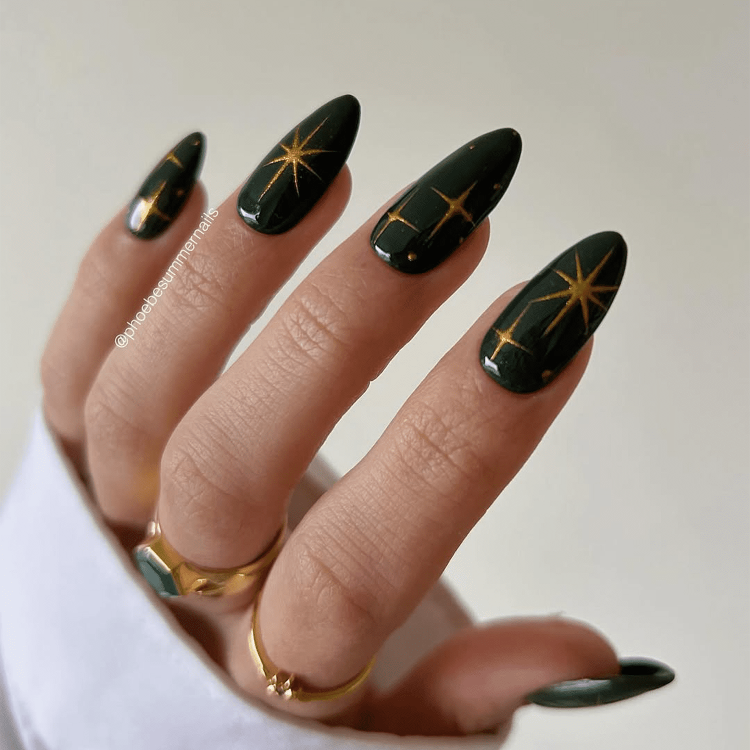 Deep Green Gold Starburst Dot Nails Deep Green Gold Starburst Dot Nails — Dark Nails