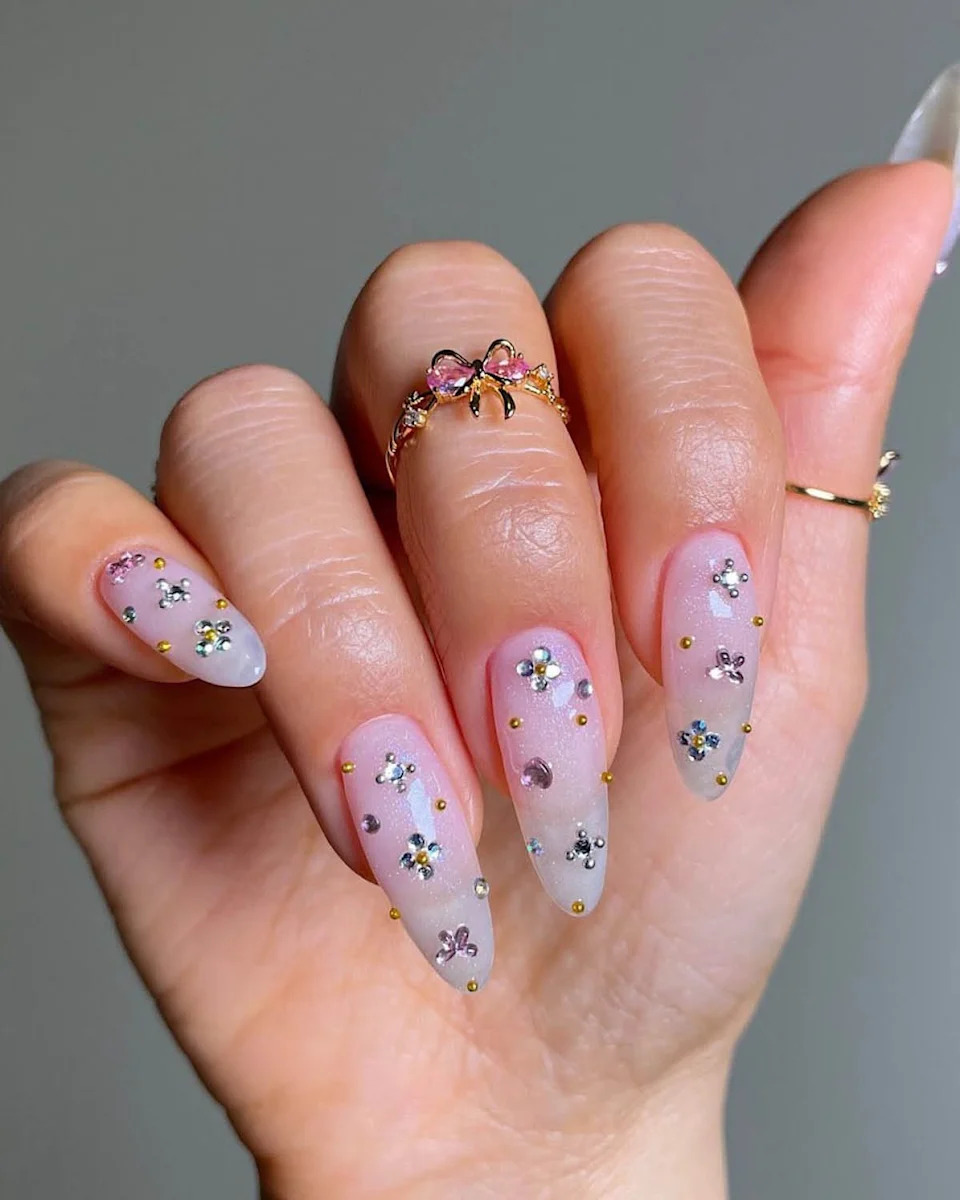 Pale Pink And White Gradient Clear Visual Idea Pale Pink And White Gradient Clear Visual Idea — Rhinestone Nails