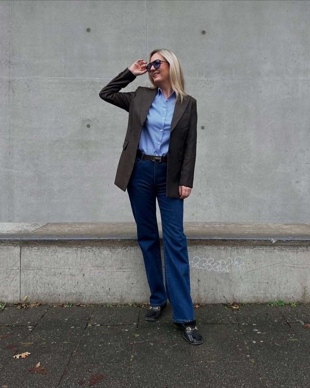 Relaxed Professionalism: Blazer with Flared Jeans and Loafers Relaxed Professionalism: Blazer with Flared Jeans and Loafers — Business Casual Outfits