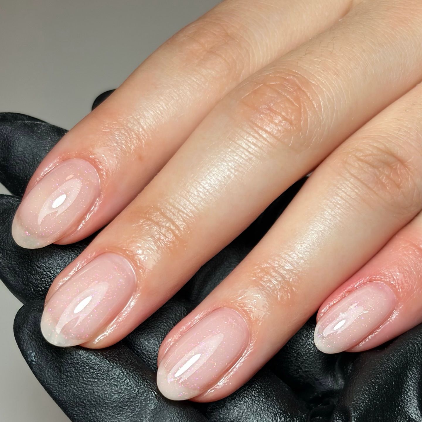 Iridescent Shimmer Medium Oval — Natural Nails
