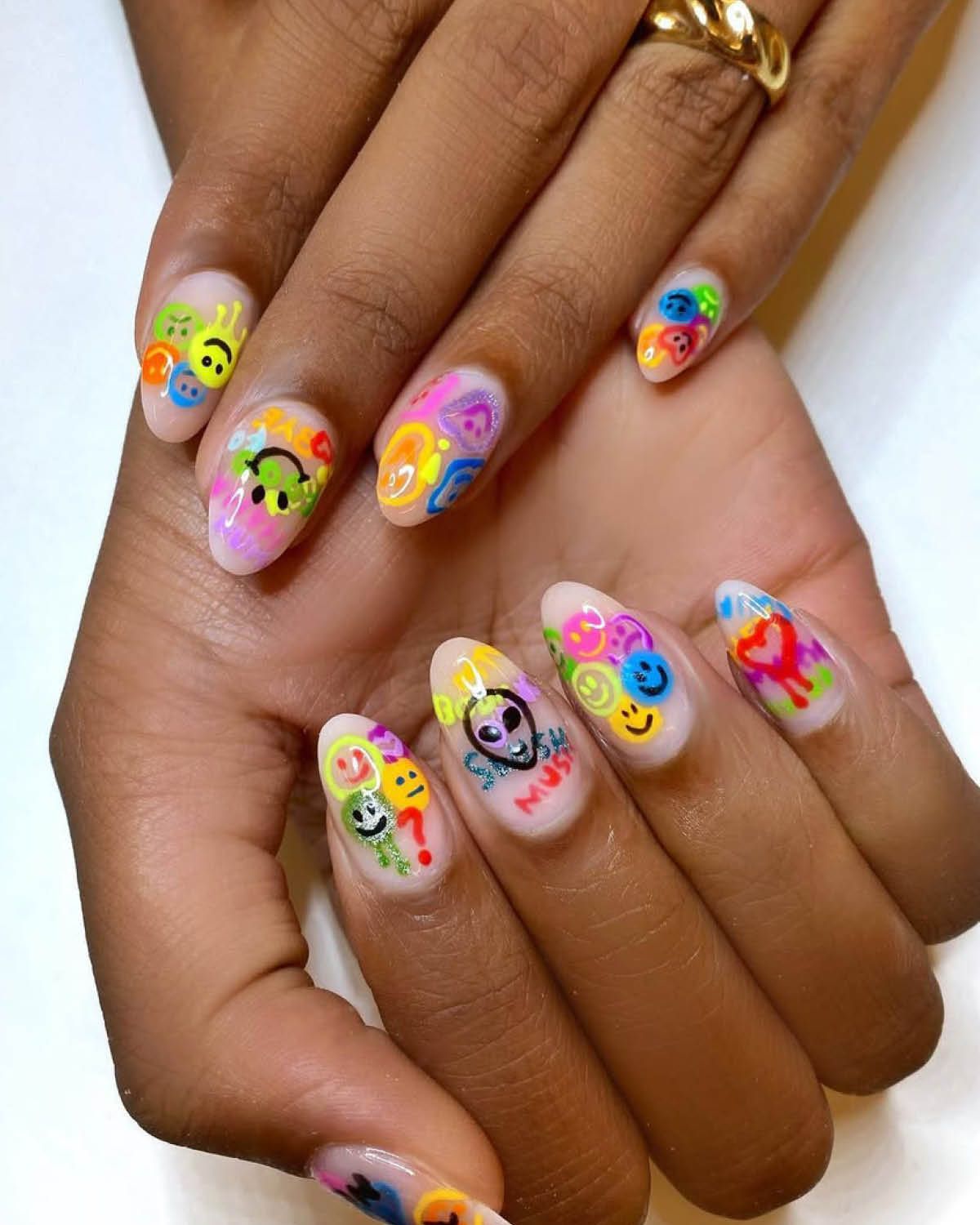 Clear Base Cartoon Smiley Face Nails Clear Base Cartoon Smiley Face Nails — Y2K Nails