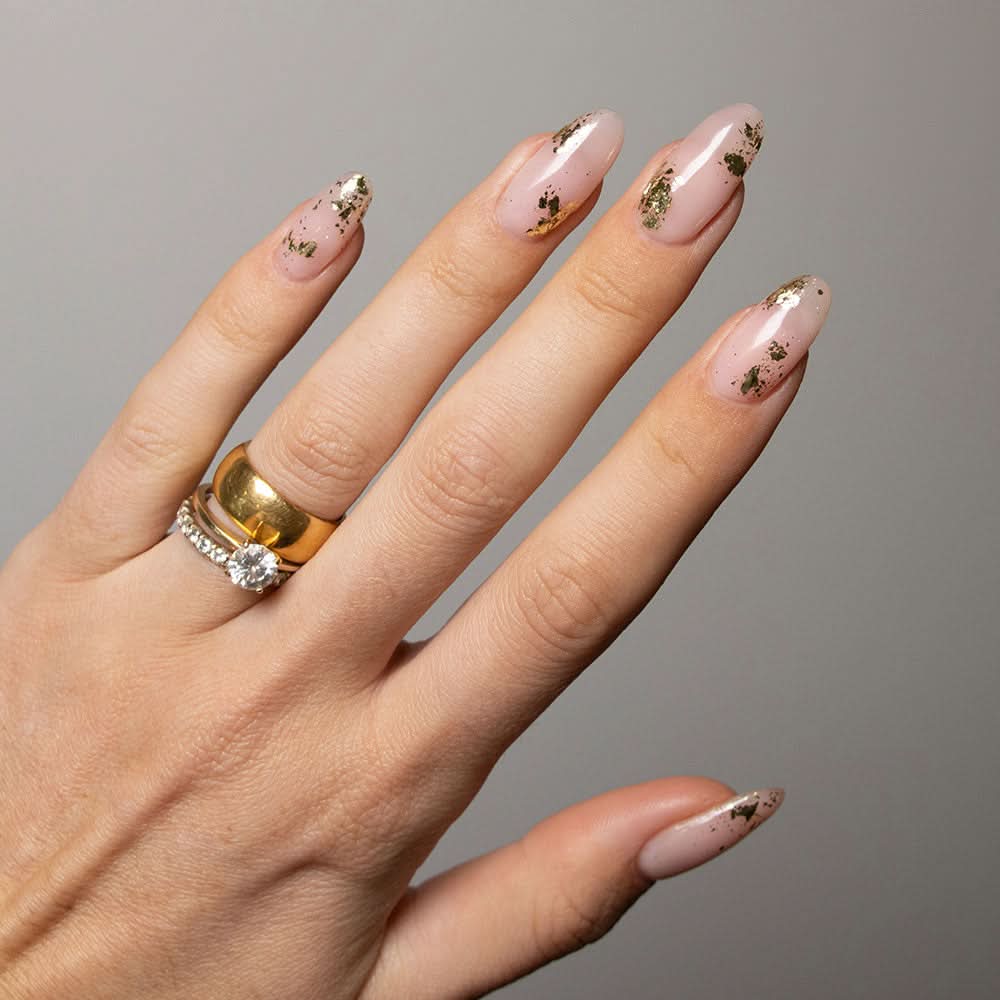 Pink Gold Leaf Flake Oval Nails Pink Gold Leaf Flake Oval Nails — Gold Nails