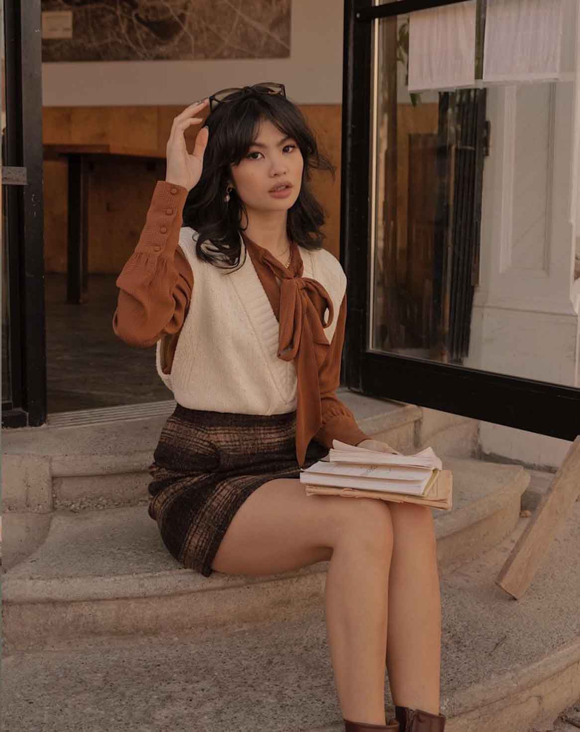 Cream Knit Vest and Plaid Skirt: A Charming Academia Look Cream Knit Vest and Plaid Skirt: A Charming Academia Look — Dark Academia Outfits