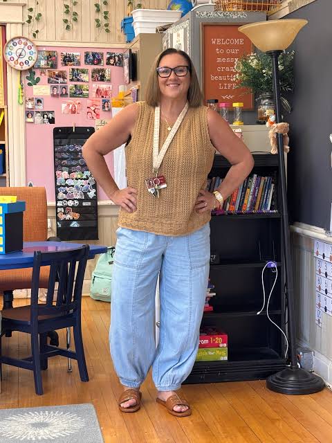 Tan Knit Top with Baggy Light Blue Jeans — Comfy Outfits