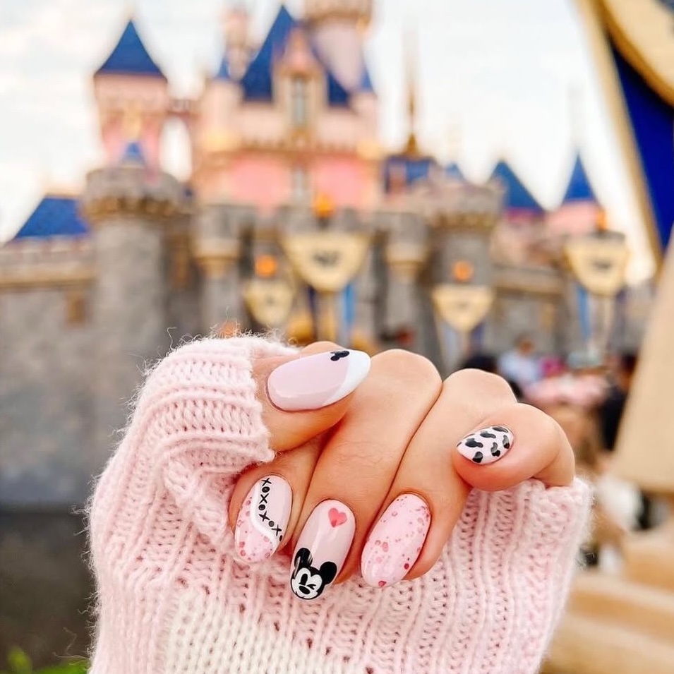 Mickey Face Pink Hearts XO Nails — Disney Nails