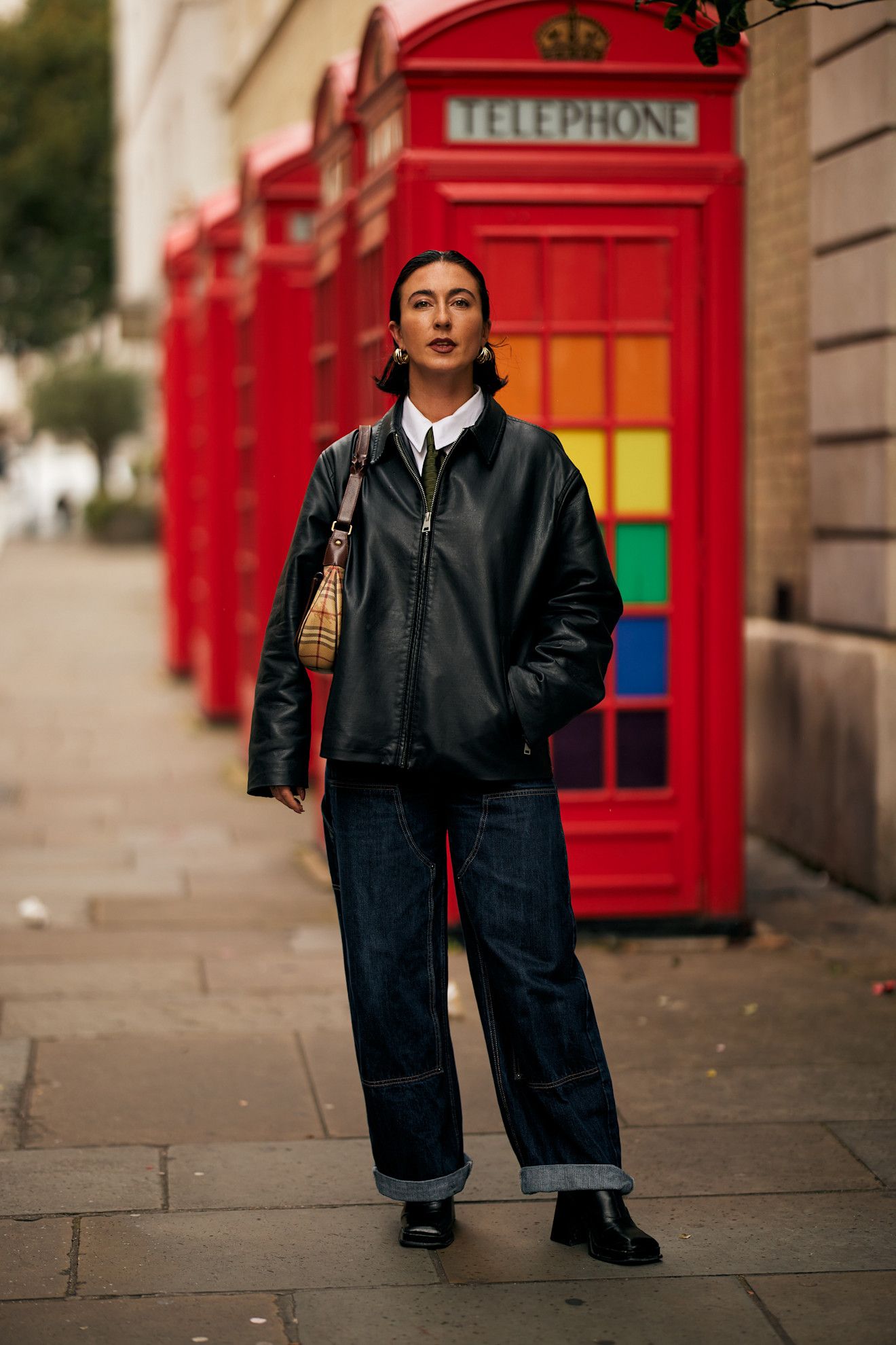 Oversized Leather Jacket with Knit Vest and Wide-Leg Jeans Oversized Leather Jacket with Knit Vest and Wide-Leg Jeans — London Outfits