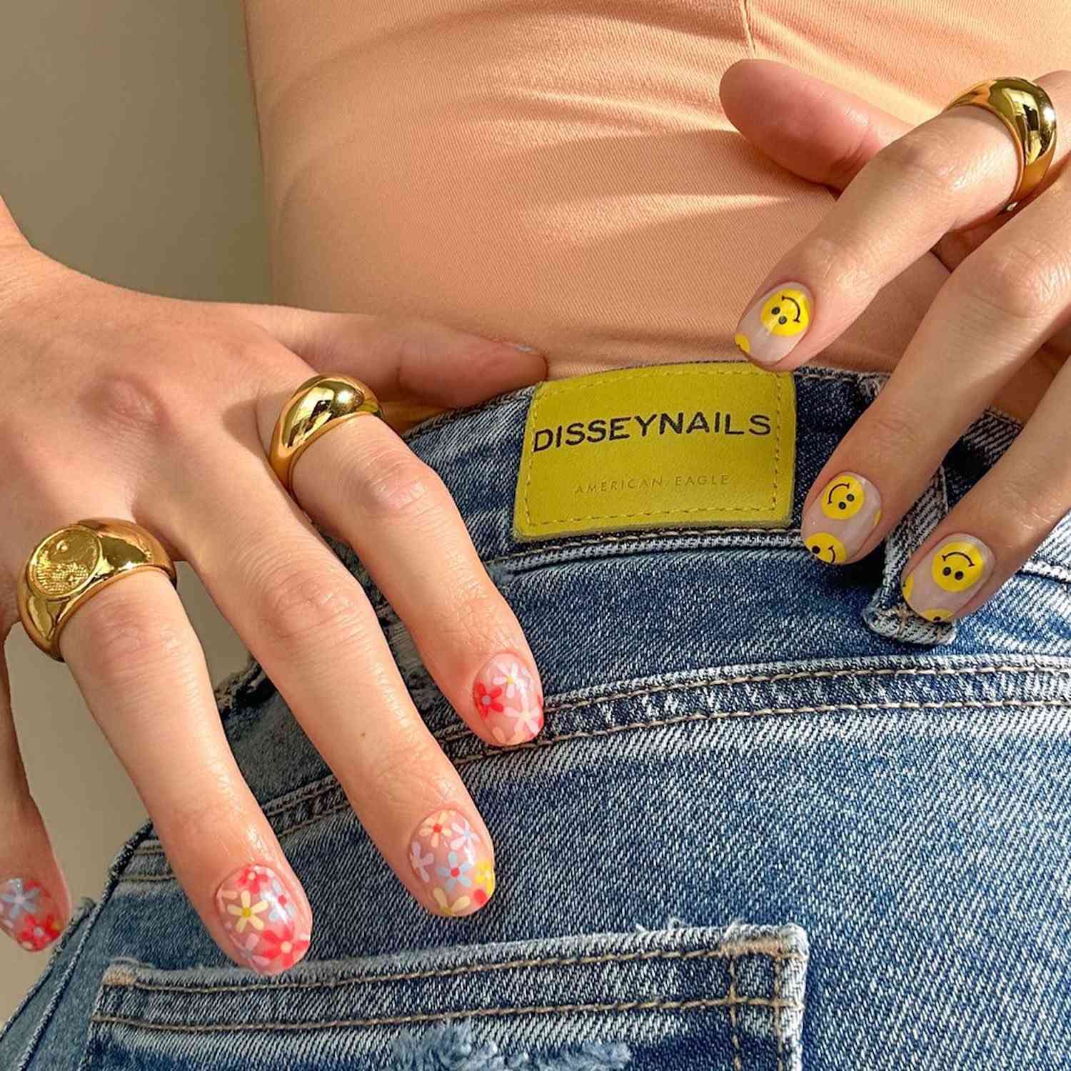 Short Square Smiley Face Floral Nails Short Square Smiley Face Floral Nails — Y2K Nails