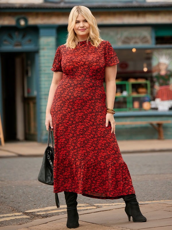 Red and Black Floral Midi Dress for Casual Days — Curvy Outfits