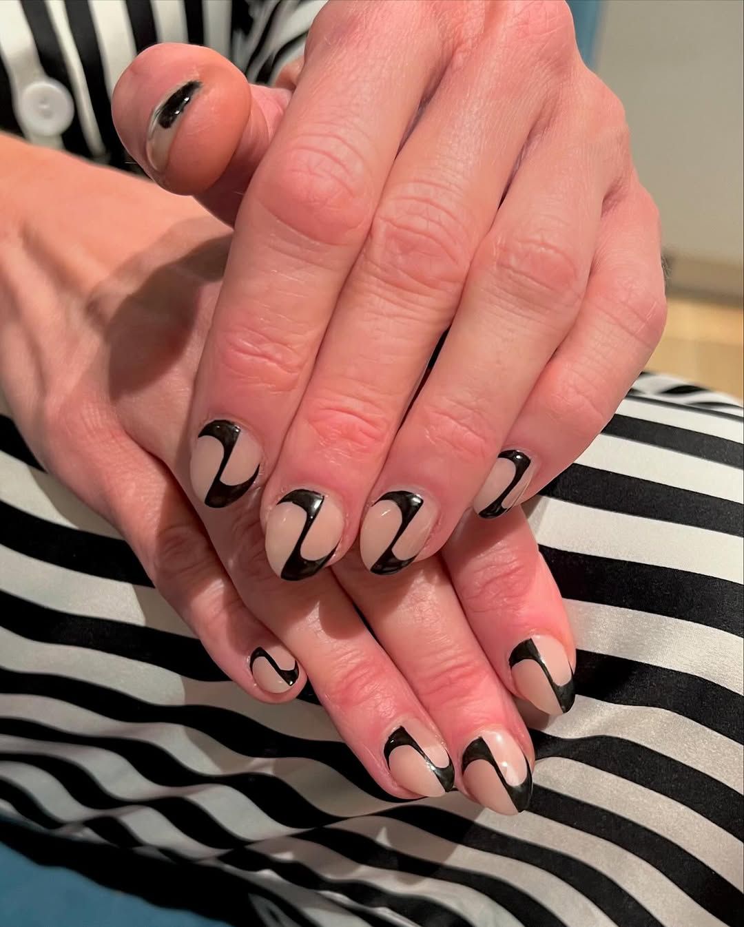Nude Base Black Abstract Lines — Short Round Nails