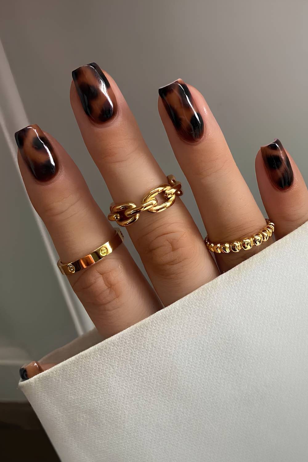 Medium Square Tortoise Shell with Gold Rings Medium Square Tortoise Shell with Gold Rings — Tortoise Shell Nails