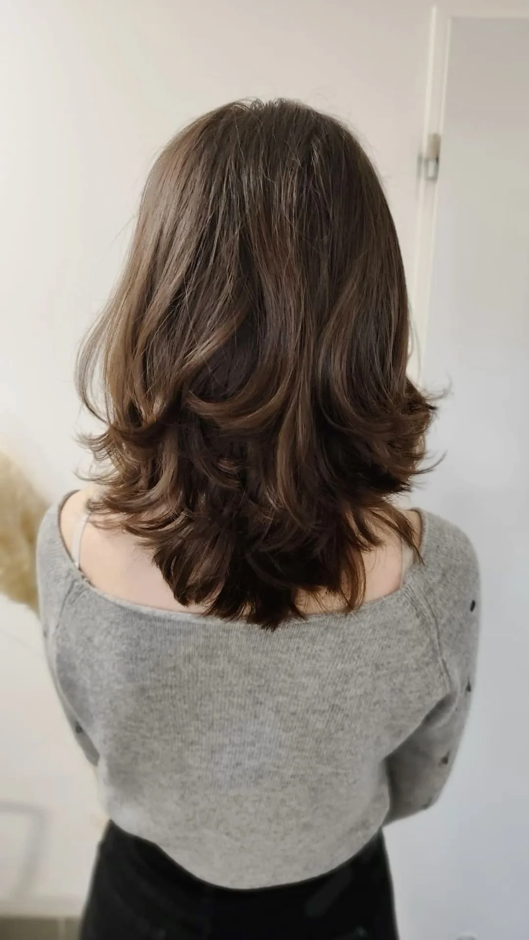 Medium-Length Haircuts with Layers: 25 Stylish Ideas for 2026
