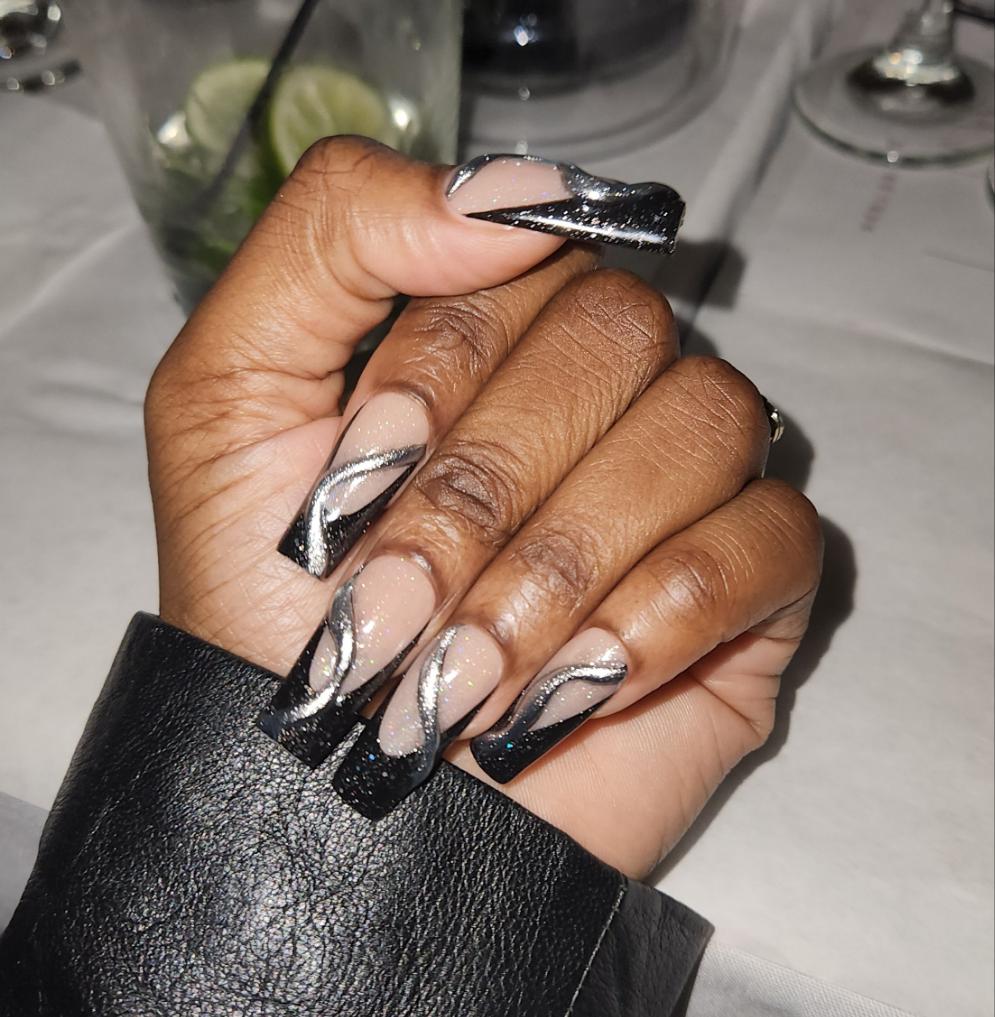 Glossy With Glitter Visual Idea Glossy With Glitter Visual Idea — Baddie Nails