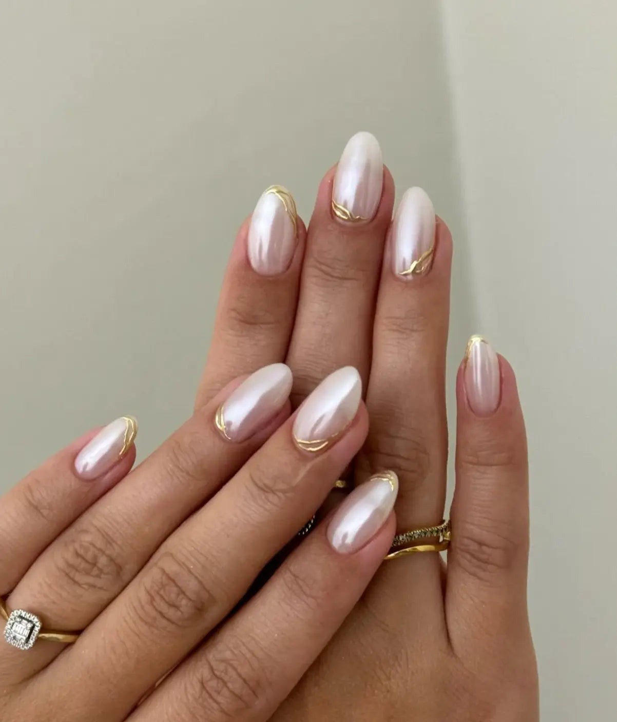 Medium Oval Pearly White with Gold Lines — Wedding Nails