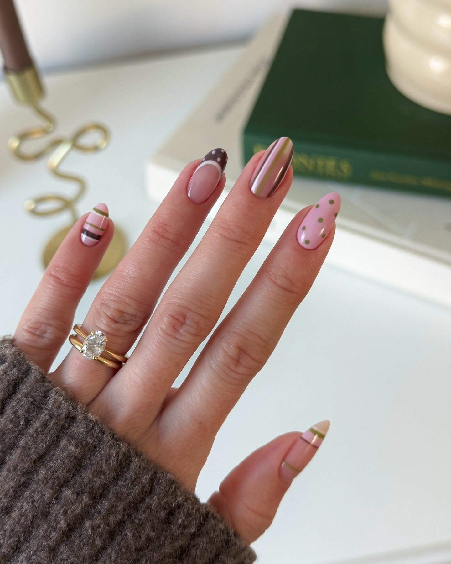 Neutral Visual Idea — Aesthetic Nails