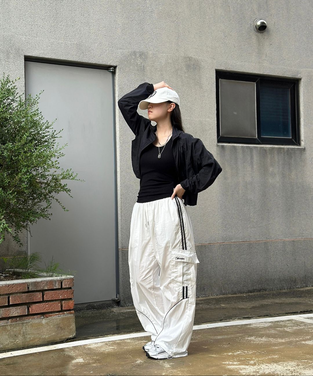Wide-Leg Track Pants for a Casual Urban Gorpcore Vibe Wide-Leg Track Pants for a Casual Urban Gorpcore Vibe — Gorpcore Outfits