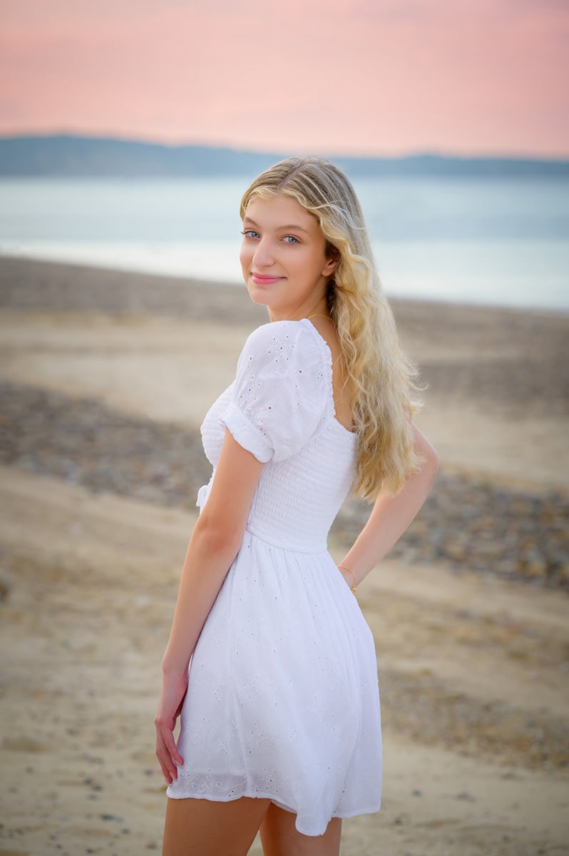 White Eyelet Puff-Sleeve Dress for Beach Senior Photos White Eyelet Puff-Sleeve Dress for Beach Senior Photos — Senior Picture Outfits