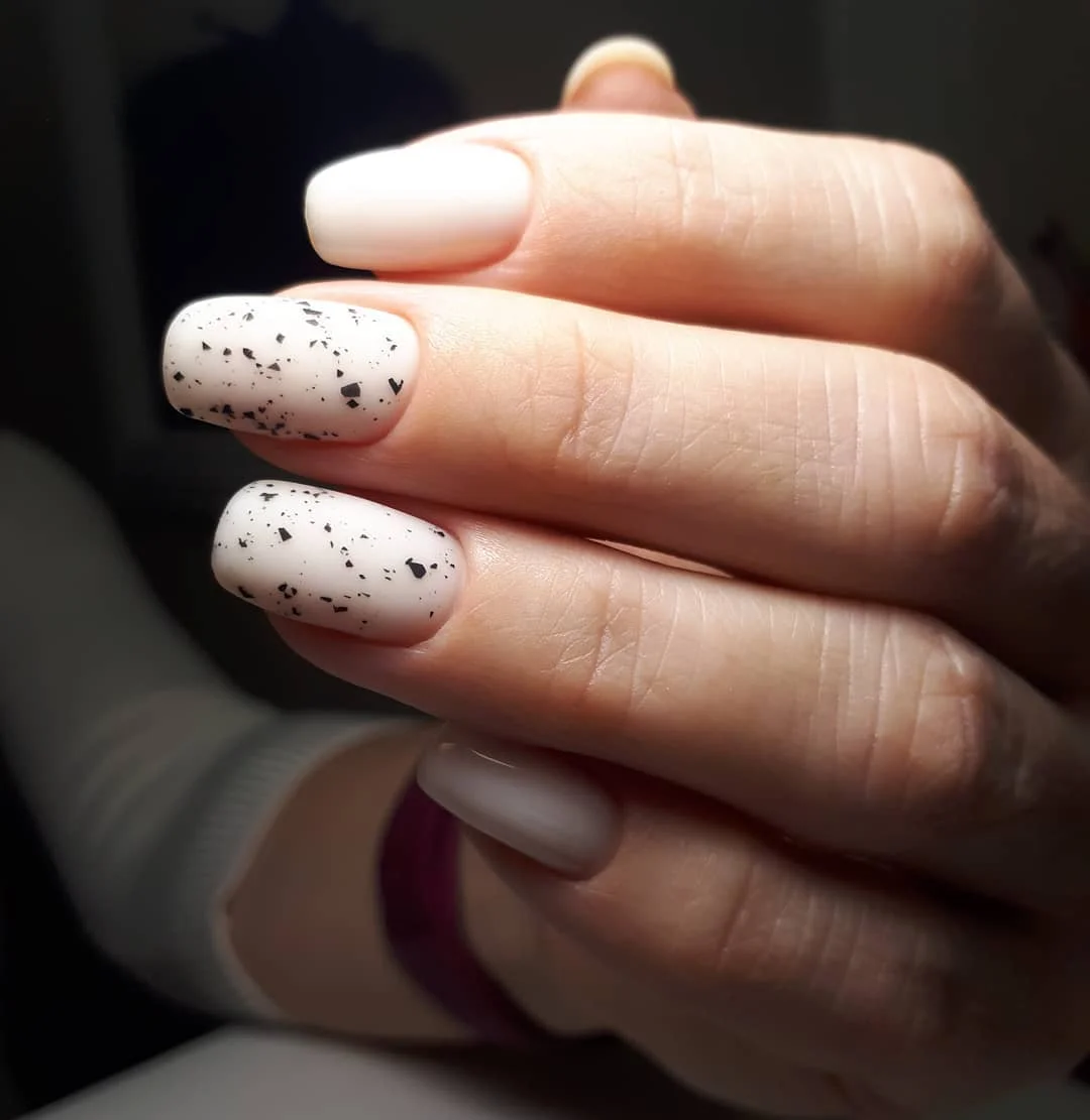 30 Elegant Milky Oval Nails With a Glossy Shine for a Timeless, Feminine Manicure Look