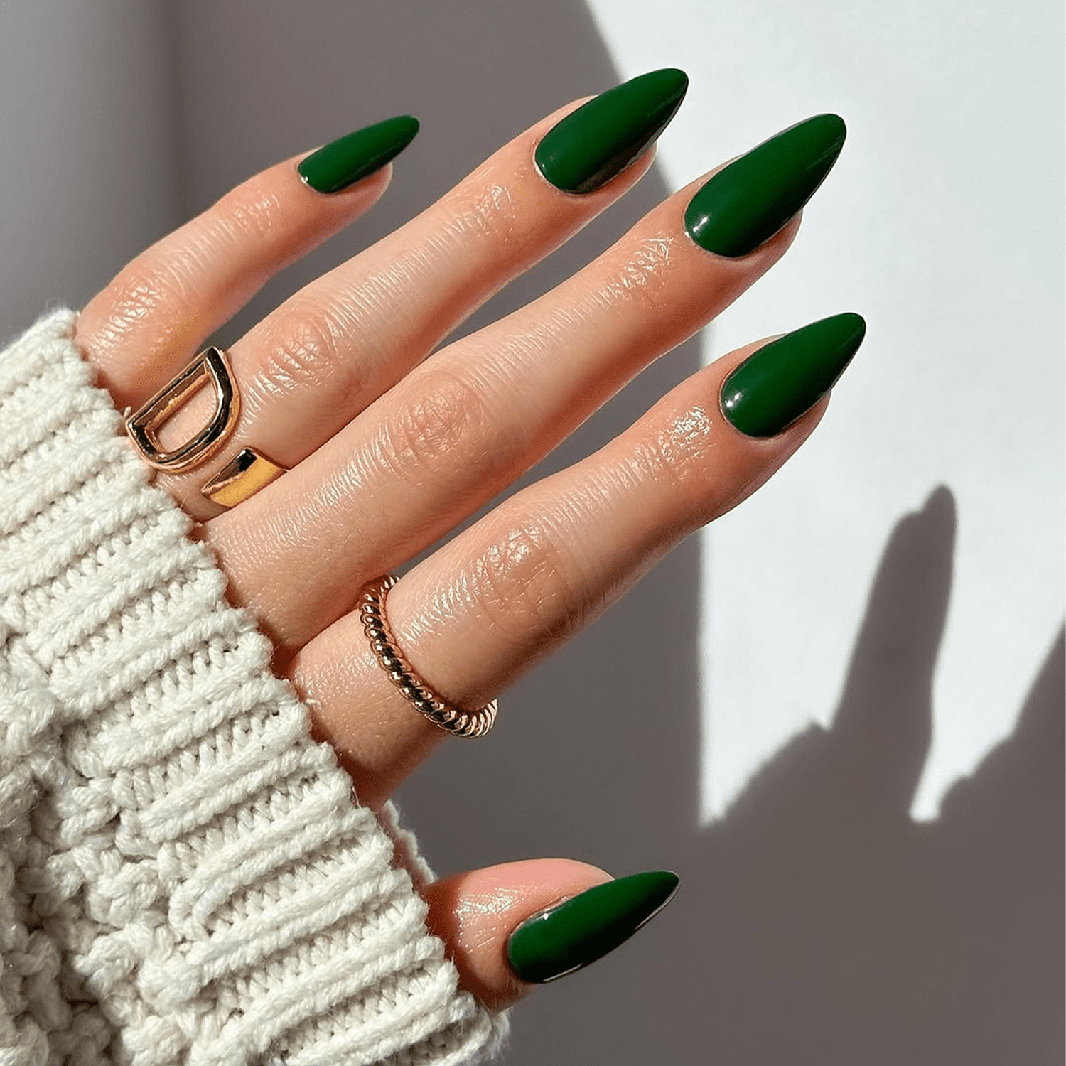 Sharp Stiletto Forest Green Gloss Sharp Stiletto Forest Green Gloss — Dark Green Nails