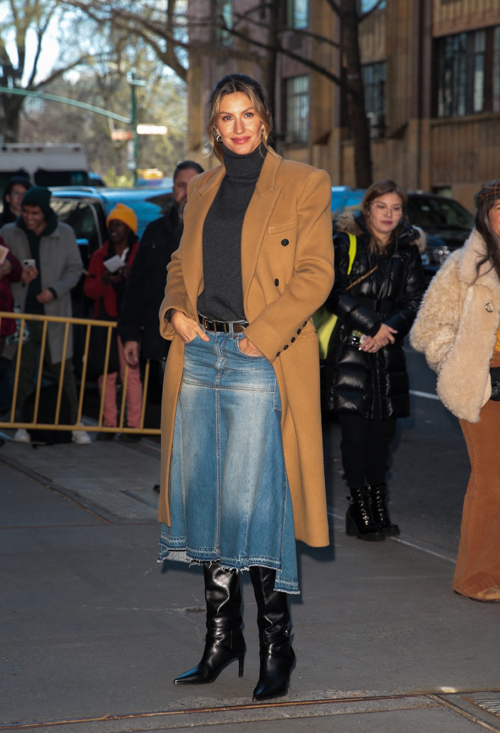 How to Dress in Your 40s, According to Fashionable Women | Who What Wear