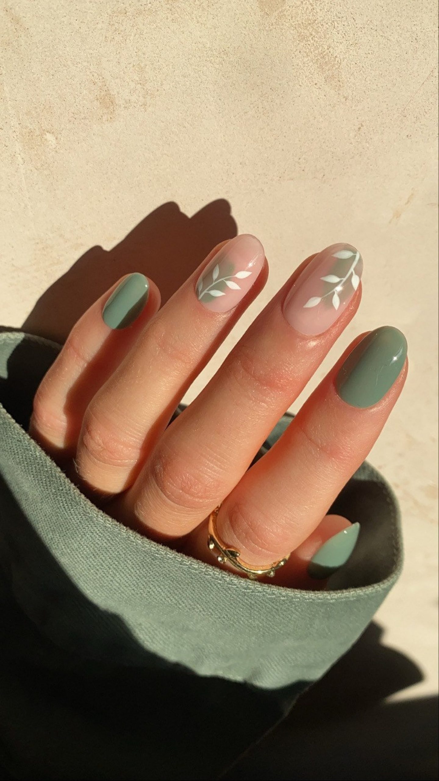 Delicate Vine Sage Green Oval Nails Delicate Vine Sage Green Oval Nails — Sage Green Nails