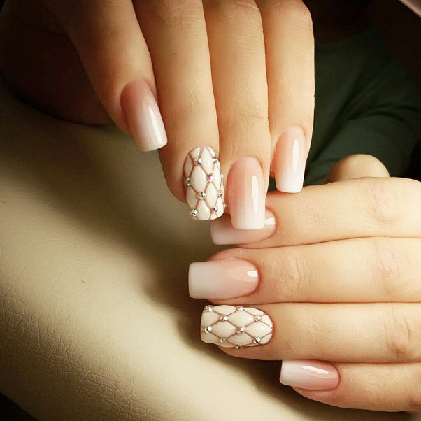 Rhinestone Lattice Ombre Short Square — Nail Shapes