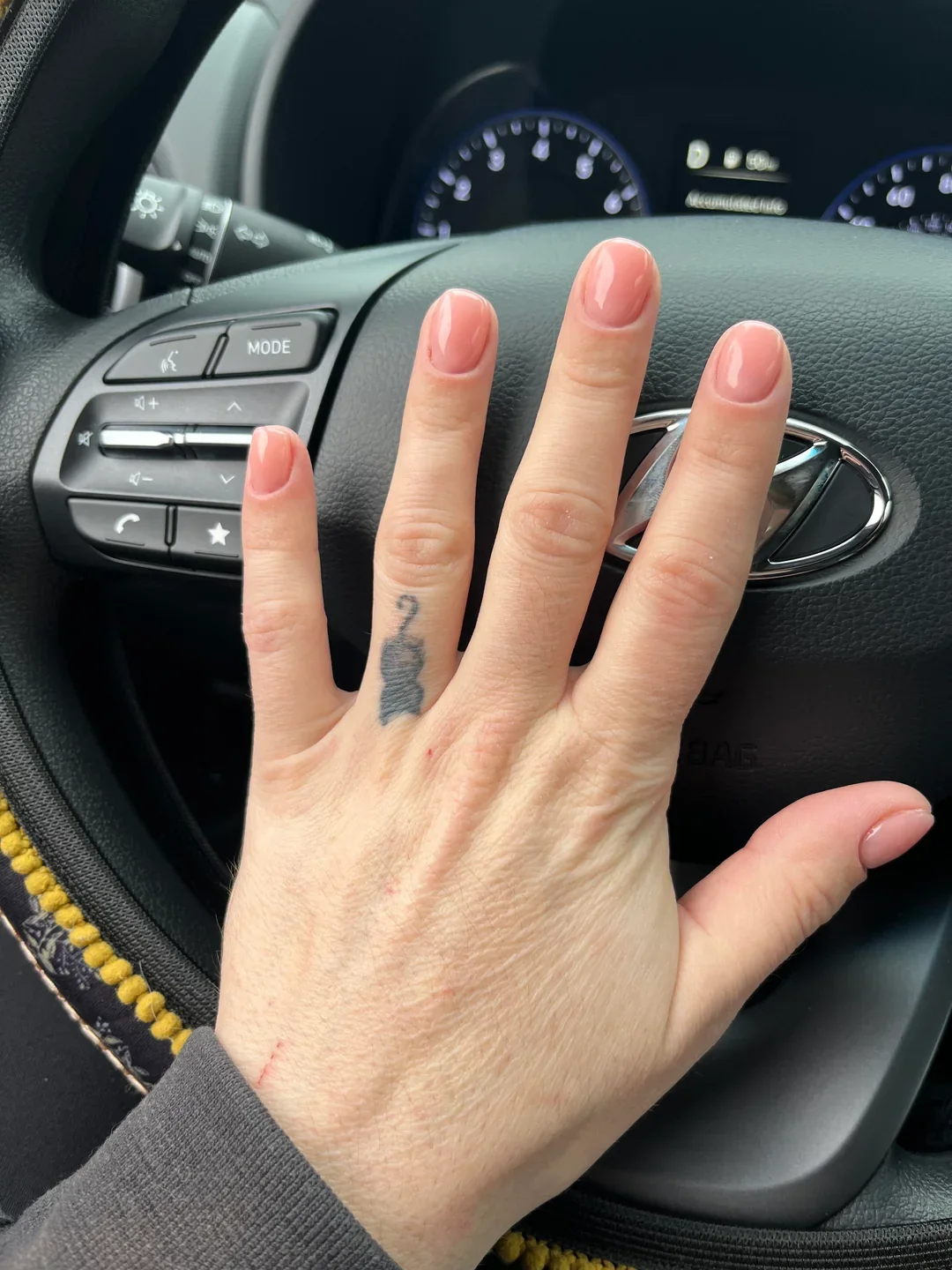 23 Short Glossy Nails For Natural Beauty Trends