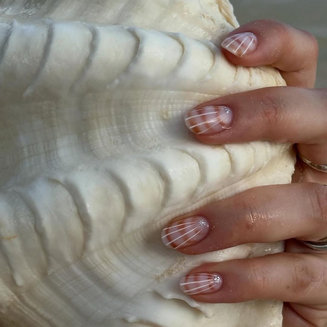 Delicate Seashell Line Art Rounds — Simple Nails