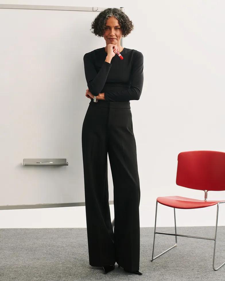 Monochromatic Black for Sophisticated Workwear — Work Outfits
