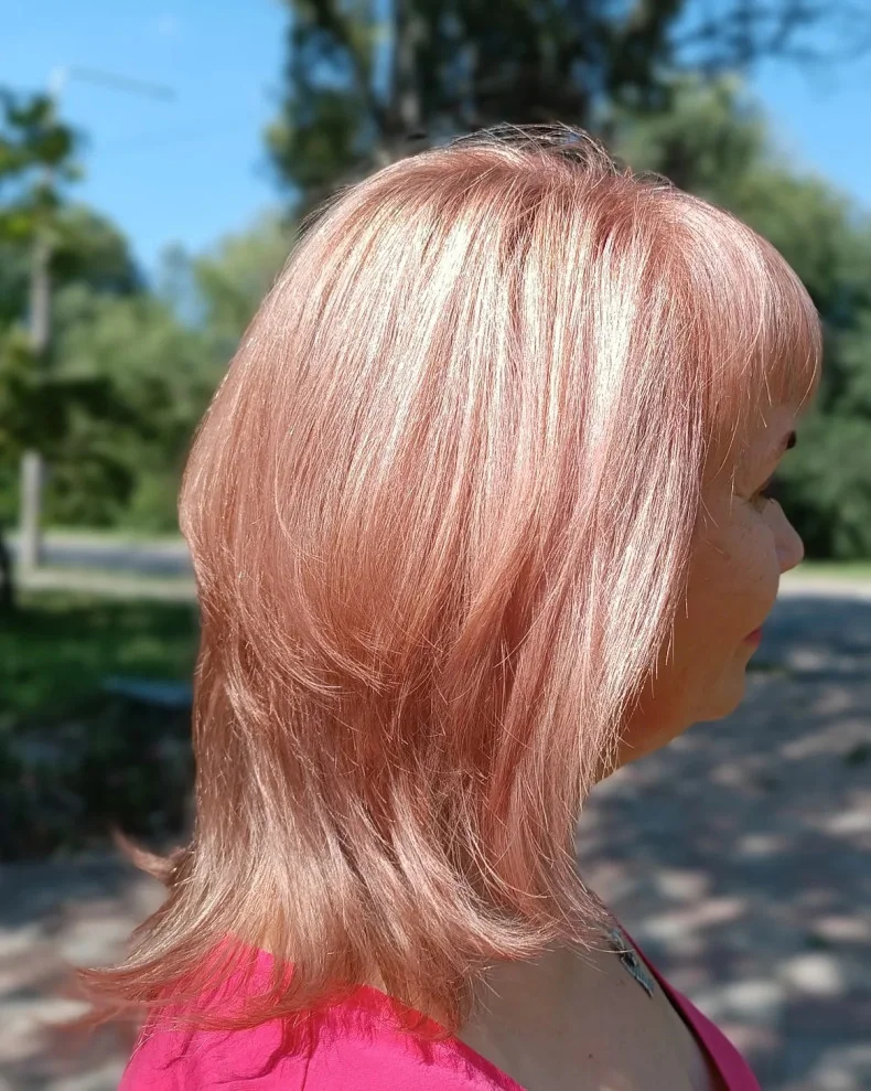 Medium-Length Haircuts with Layers: 25 Stylish Ideas for 2026