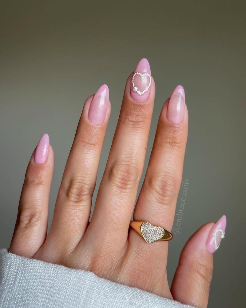 Long Almond 3D Rhinestone Heart Outline Long Almond 3D Rhinestone Heart Outline — Heart Nails