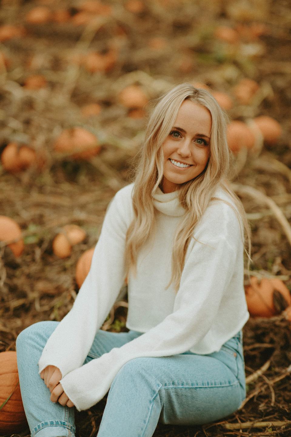 Cozy White Knit Turtleneck Sweater with Light Blue Jeans Cozy White Knit Turtleneck Sweater with Light Blue Jeans — Senior Picture Outfits