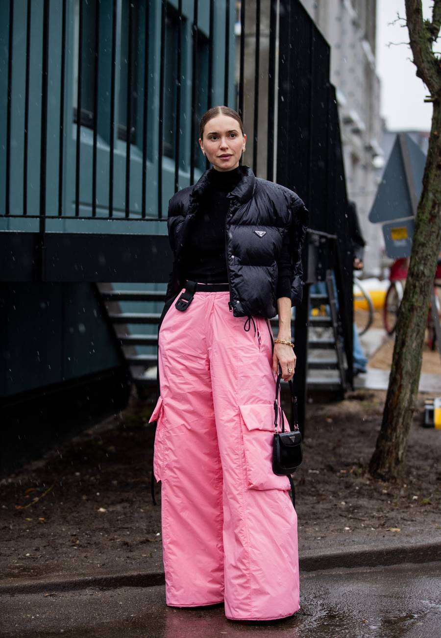 Bright Pink Cargo Pants Inject Boldness into Gorpcore Bright Pink Cargo Pants Inject Boldness into Gorpcore — Gorpcore Outfits