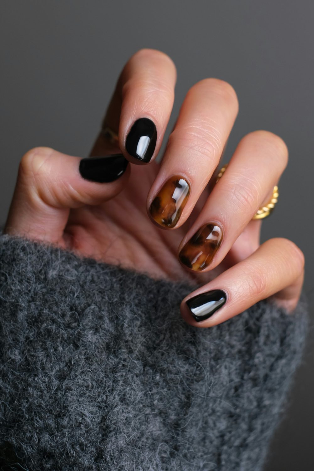 Tortoise Shell and Dark Green Accents Tortoise Shell and Dark Green Accents — Tortoise Shell Nails