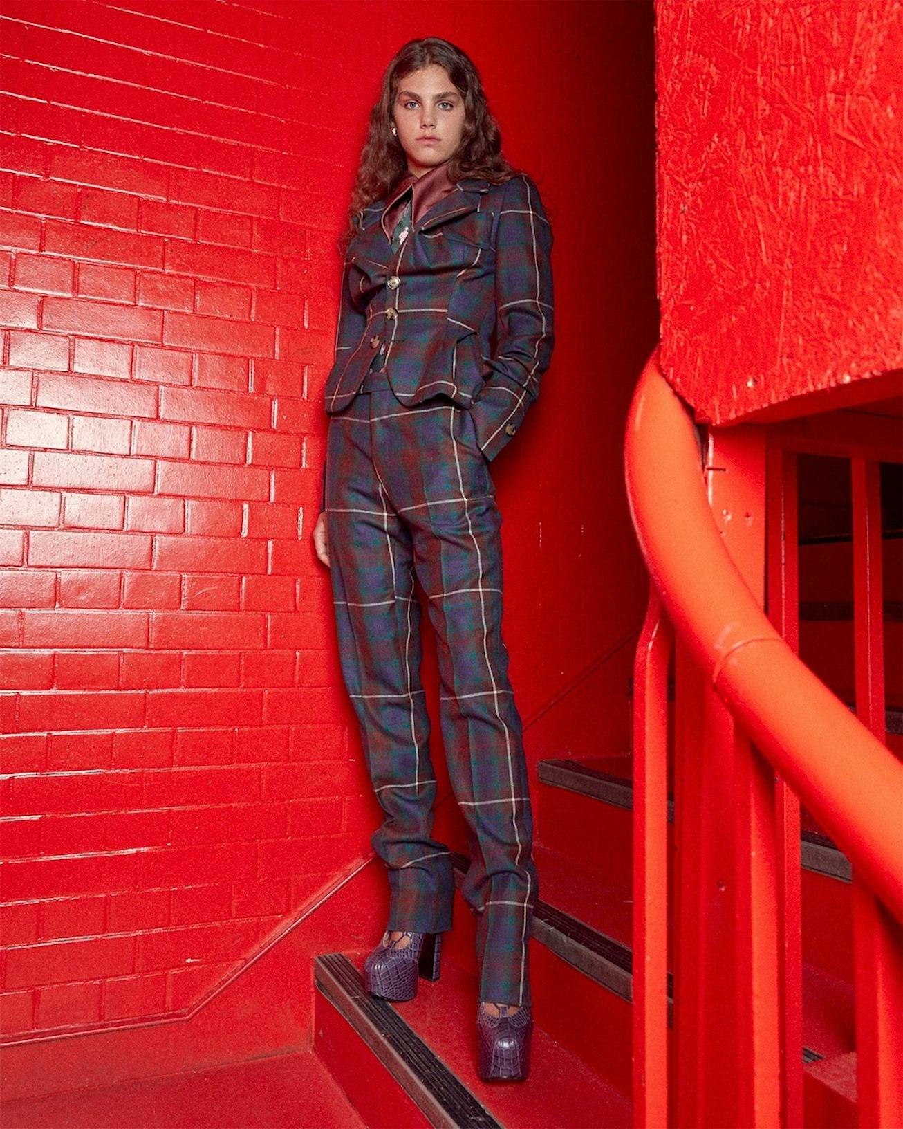 Plaid Suit with Chunky Heels: A Bold Academia Statement Plaid Suit with Chunky Heels: A Bold Academia Statement — Dark Academia Outfits