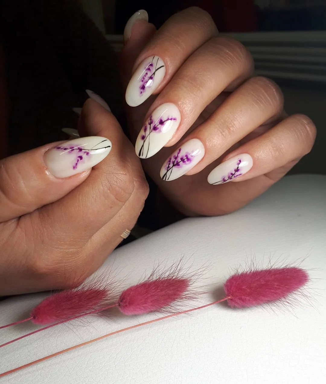 30 Elegant Milky Oval Nails With a Glossy Shine for a Timeless, Feminine Manicure Look