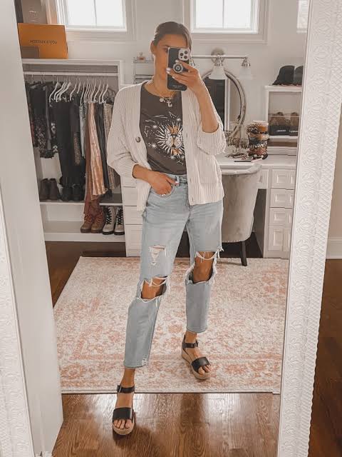 Grey Ribbed Cardigan with Graphic Tee and Ripped Jeans — Comfy Outfits