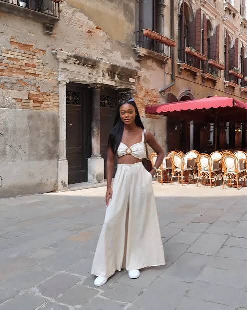 Monochromatic Linen-Like Set for Daytime Travel — Italy Outfits