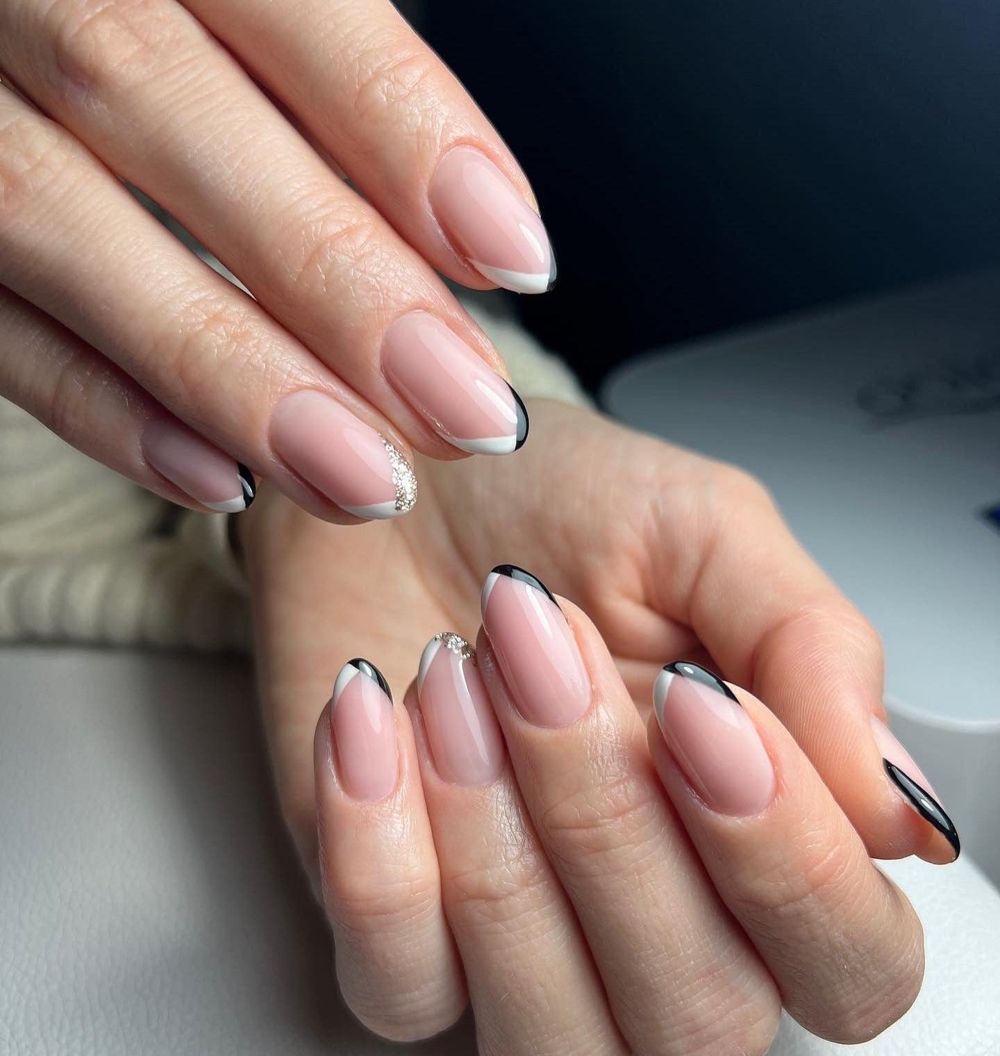 Glossy Classic French with Black Tip Accent Nails Glossy Classic French with Black Tip Accent Nails — Black and White Nails