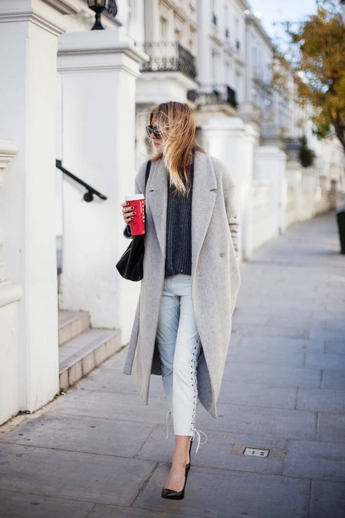 Oversized Grey Wool Coat with White Trousers for City Exploration Oversized Grey Wool Coat with White Trousers for City Exploration — London Outfits