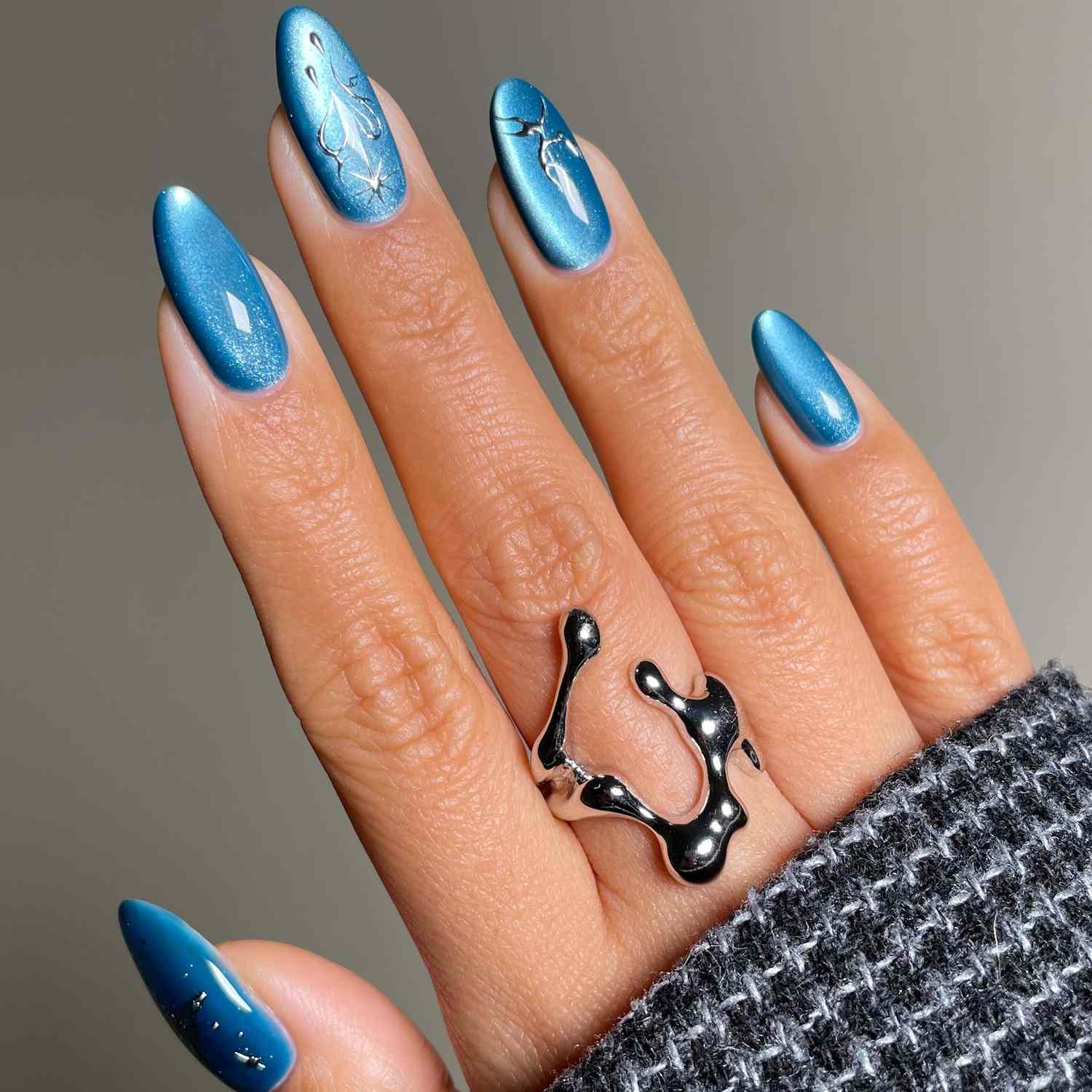 Vibrant Blue Cat Eye with Silver Foil Vibrant Blue Cat Eye with Silver Foil — Cat Eye Nails