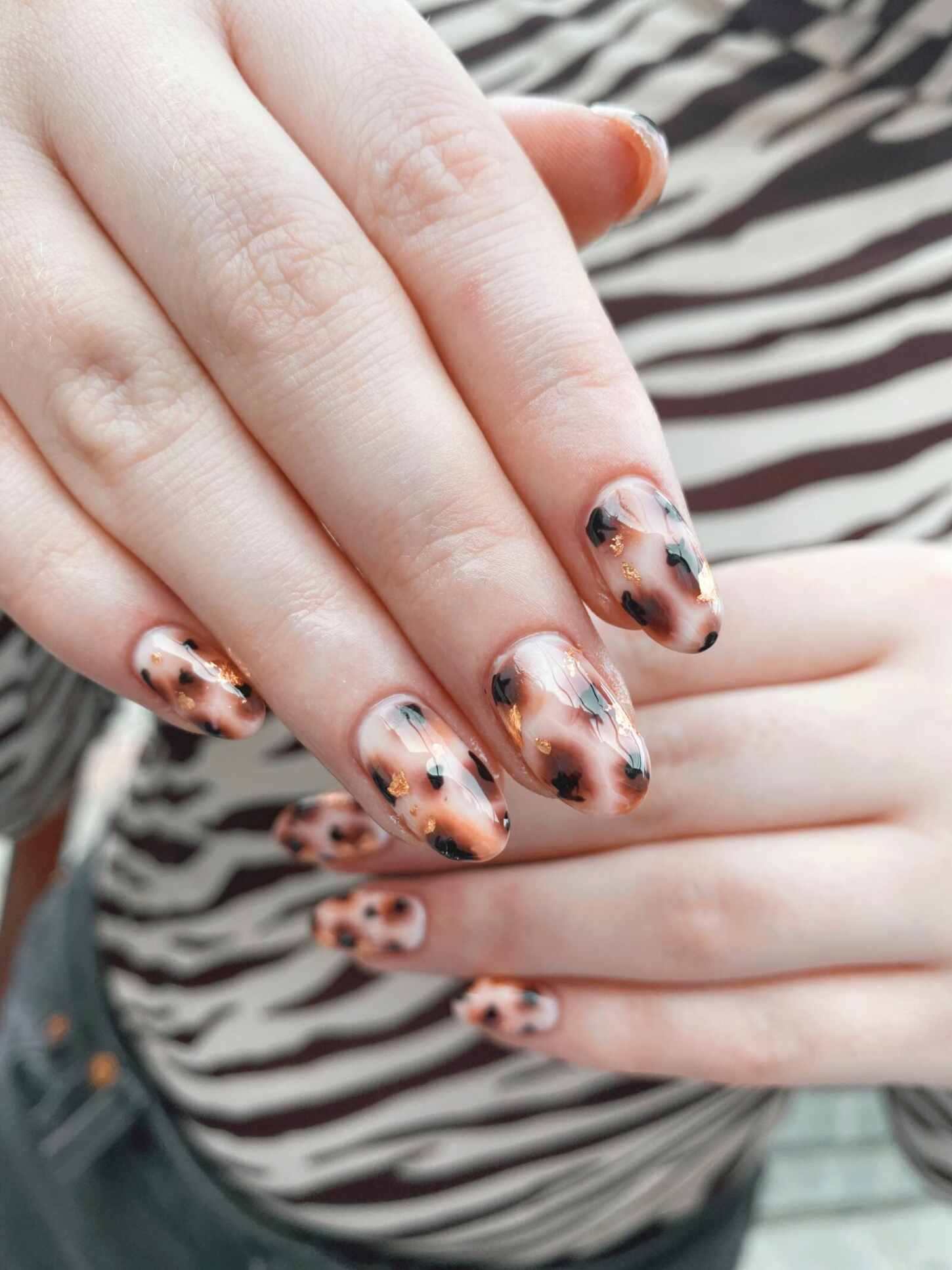 Glossy Tortoise Shell with Gold Foil Accents Glossy Tortoise Shell with Gold Foil Accents — Tortoise Shell Nails