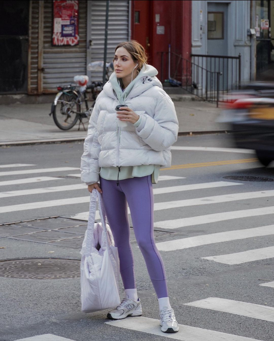 Oversized Sweatshirt and Leggings for Chic Athleisure Oversized Sweatshirt and Leggings for Chic Athleisure — Athleisure Outfits
