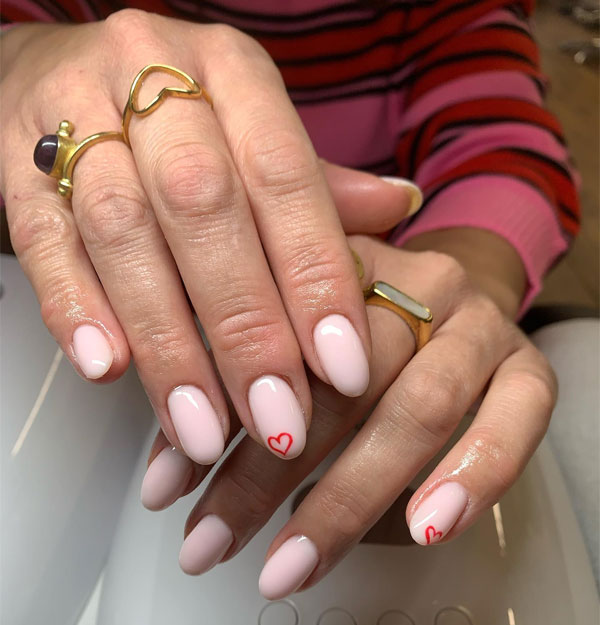 Short Oval Minimalist Red Heart Outlines Short Oval Minimalist Red Heart Outlines — Heart Nails