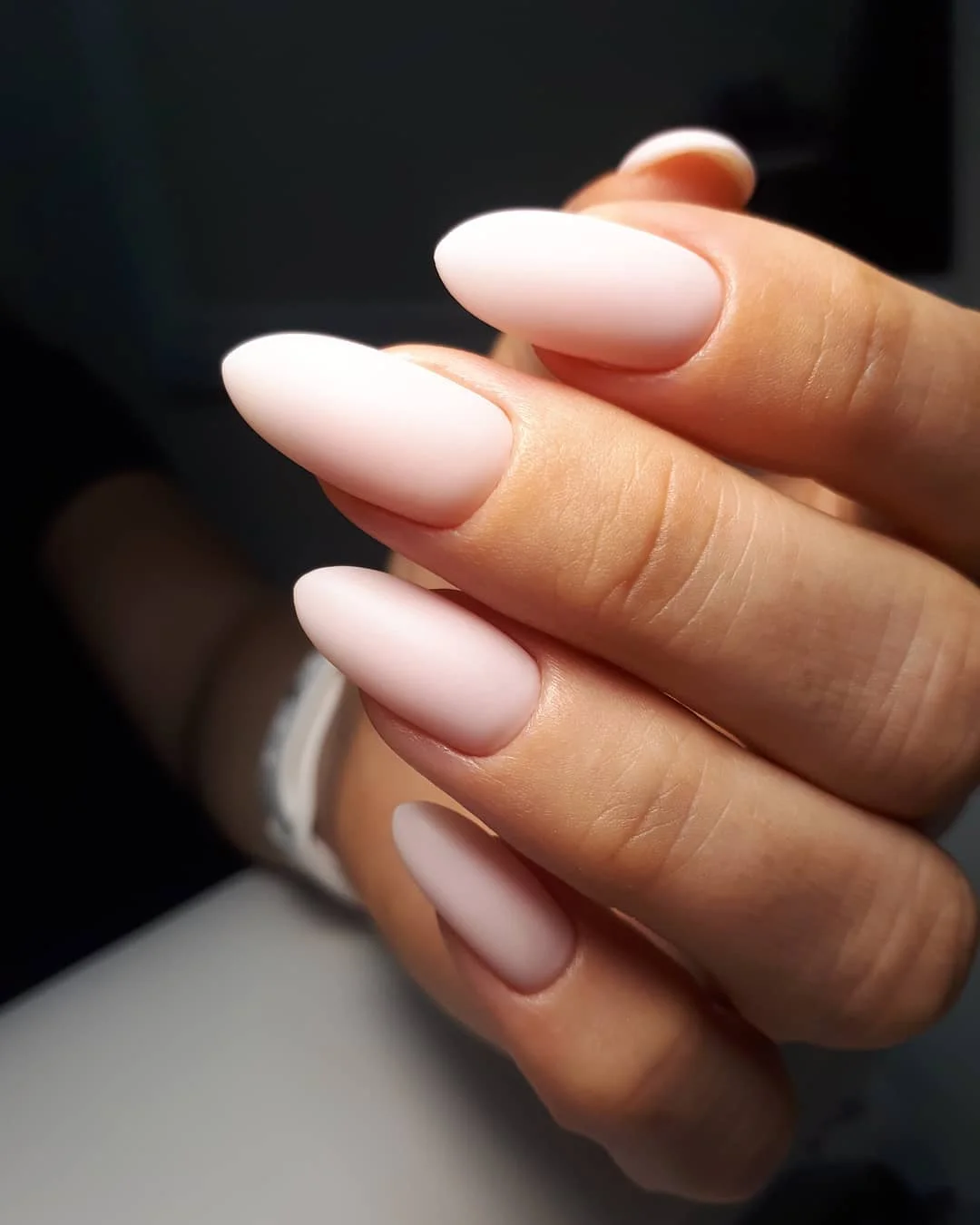 30 Elegant Milky Oval Nails With a Glossy Shine for a Timeless, Feminine Manicure Look